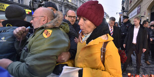 Demonstrant*innen in Prag