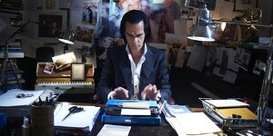 Nick Cave an der Schreibmaschine