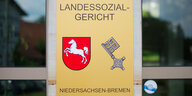 Das Schild vor dem Landessozialgericht Niedersachsen Bremen