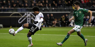 Serge Gnabry am Ball