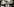 Ein Mann zeigt auf einer Demonstration Fotos von vermissten Menschen