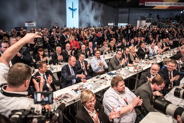 Delegierte auf dem Leipziger CDU-Parteitag Delegierte auf dem Leipziger CDU-Parteitag