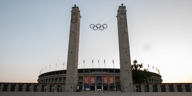Das Berliner Olympiastadtion wurde von 1934 bis 1936 für Hitlers Olympische Spiele 1936 errichtet.