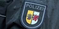 Polizeiwappen an einer Lederjacke