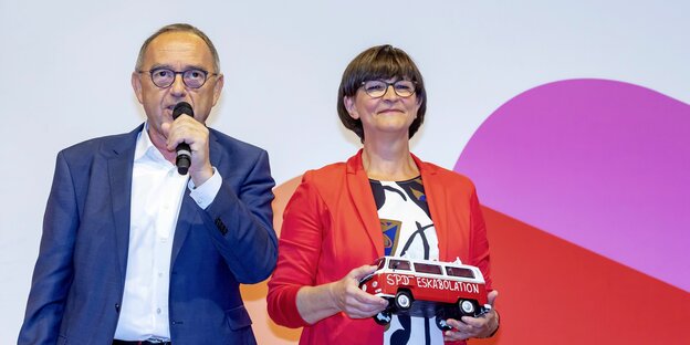 Das siegreiche Kandidatinnenduo für den SPD-Vorsitz: Norbert Walter-Borjans und Saskia Esken - kurz: Eskabo