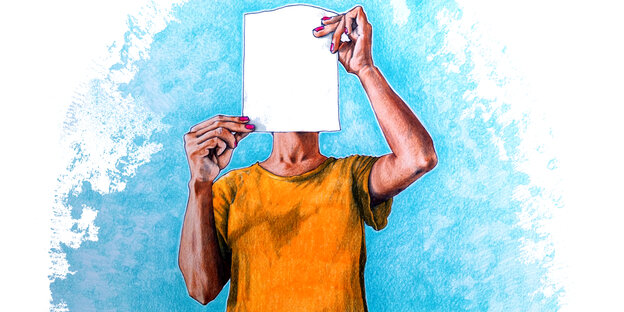 Eine Person of Color hält sich ein weißes Blatt Papier vor das Gesicht Eine Person of Color hält sich ein weißes Blatt Papier vor das Gesicht
