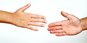 Zwei Hände