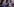 Männer stehen vor einer Videoleinwand auf der Selensky, Merkel, Macron und Putin zusehen sind