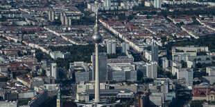 Luftaufnahme mit Fernsehturm