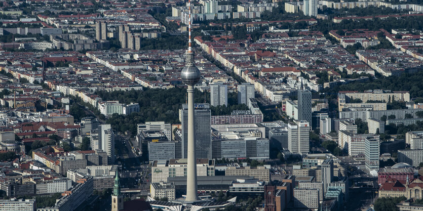 Luftaufnahme mit Fernsehturm