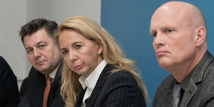 Andreas Geisel, Barbara Slowik, Sebastian Laudan auf einer Pressekonferenz