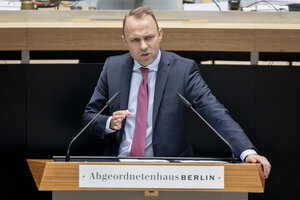 Sebastian Czaja am Rednerpult Sebastian Czaja am Rednerpult