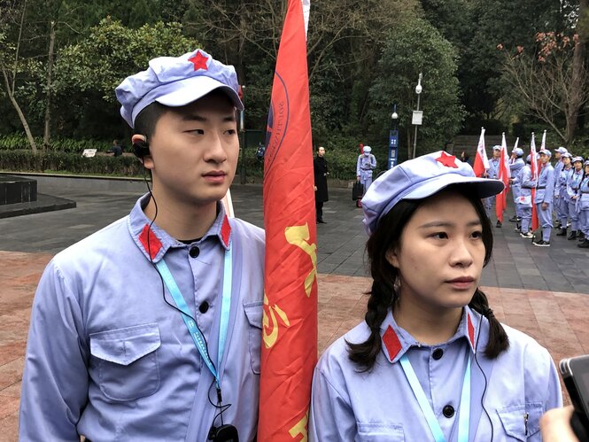 Chinesische Studenten in Uniform