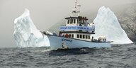 Boot vor Eisberg