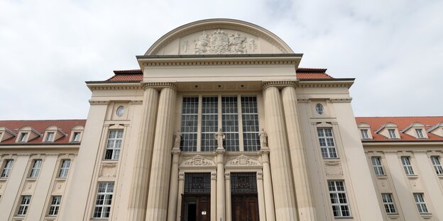 Schwerin: Der Sitz von Amtsgericht und Landgericht am Demmlerplatz.