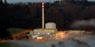 Erstmals in der Schweiz stellt ein Atomkraftwerk seinen Betrieb ein. Das AKW Mühleberg im Westen von Bern wird nach 47 Betriebsjahren vom Netz genommen.