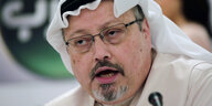 Der saudische Journalist Jamal Khashoggi spricht während einer Pressekonferenz am 01. Februar 2015 in Bahrain, Manama.