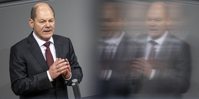 Olaf Scholz am Rednerpult des Bundestages