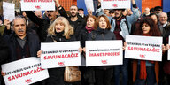Demonstration gegen Erdogans Kanal-Projekt am Freitag in Istanbul. Auf den Plakaten steht: "Wir werden Istanbul und das Leben verteidigen."