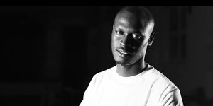 Schwarz Weiß Fotografie eines Rappers asu kenia