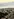 Blick über eine Stadt zum Meer