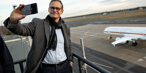Berlins Regierender Michael Müller auf dem Flughafen Tegel