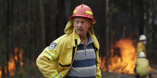 Feuerwehrleute pausieren in Charlotte Pass, Snowy Mountains, New South Wales