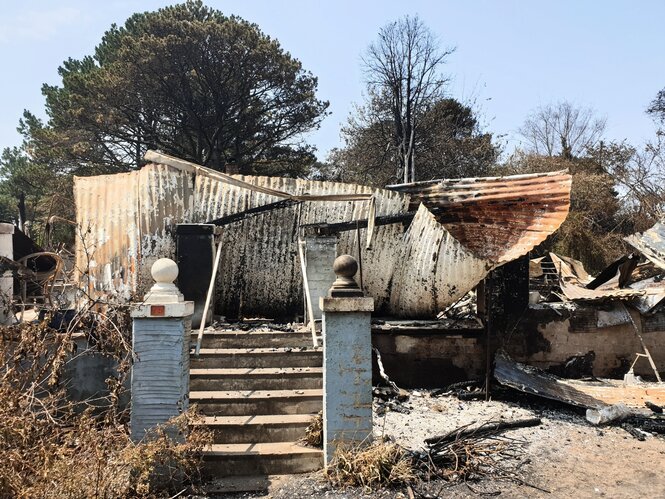 Die Ruine eines verbrannten Hauses in Australien.