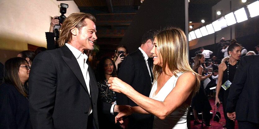 Brad Pitt und Jennifer Aniston begruessen sich bei den SAG Awards