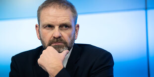 Grünenpolitiker Volker Ratzmann bei einer Pressekonferenz.