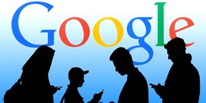Das Logo der Suchmaschine Google hinter Silhouetten von Personen
