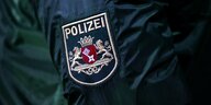 Das Wappen der Bremer Polizei auf einer Dienstkleidung.