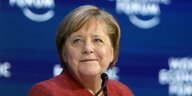 Kanzlerin Merkel sieht zufireden aus