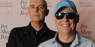 das Popduo Pet Shop boys grinst in die Kamera