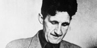 Ein schwarz-weiß-Porträt von George Orwell