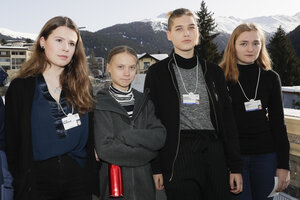 Dasselbe Foto, beschnitten so das Vanessa Nakate und das Haus nicht mehr drauf sind Dasselbe Foto, beschnitten so das Vanessa Nakate und das Haus nicht mehr drauf sind