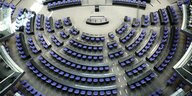 Draufsicht auf die Sitze im Bundestag.