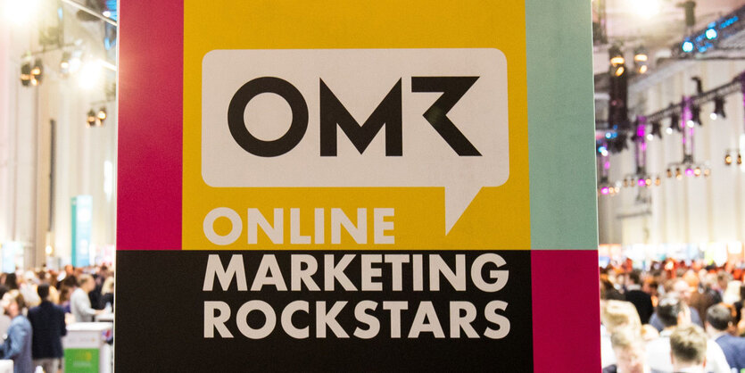 Blick in Hamburgs Messehalle, wo Influencer als Marketing-Rockstars gefeiert werden