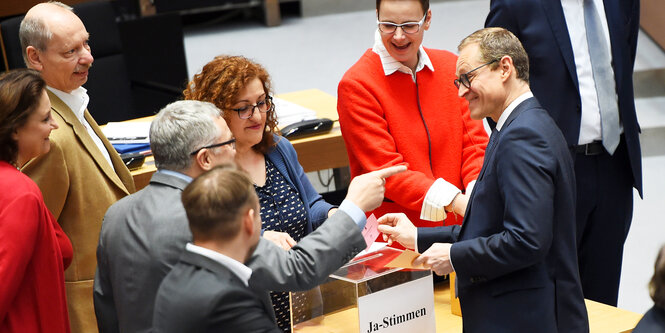 Michael Müller bei der Abstimmung.