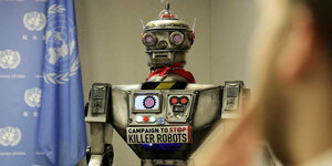 Ein Roboter auf einer Pressekonferenz im UN-Hauptquartier in New York.