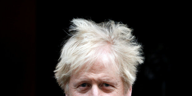 Der blonde Wuschelkopf des britischen Premiers Boris Johnson von der Nase aufwärts.