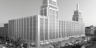 Karstadt am Hermannplatz: Ein Architekten-Modell zeigt ein riesengroßes Gebäude, das im Stile der 20er Jahre errichtet ist.