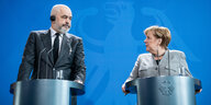 Edi Rama und Angela Merkel schauen sich bei der Pressekonferenz im Kanzleramt Ende Januar streng in die Augen
