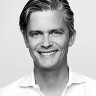 Portraitbild eines Mannes im mittleren Alter, schwarzweiß Portraitbild eines Mannes im mittleren Alter, schwarzweiß