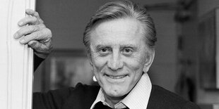 Schwarz-weiß-bild von Kirk Douglas