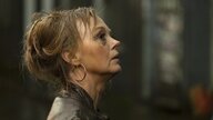Tatort-Szene: Eine Frau mit dunkelbonden Haaren im Profil