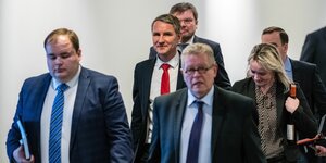 AfD-Mann Björn Höcke und sein Vertrauter Torben Braga im Thüringer Landtag