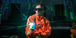 Ein Mann mit Lichtreflexen: Ein Porträt von Squarepusher