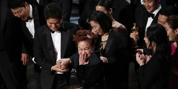 Schauspielerin Miky Lee freut sich über die Oscars für den Film "Parasite".
