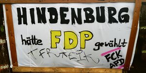 Banner mit der Aufschrift: Hindenburg hätte FDP gewählt.